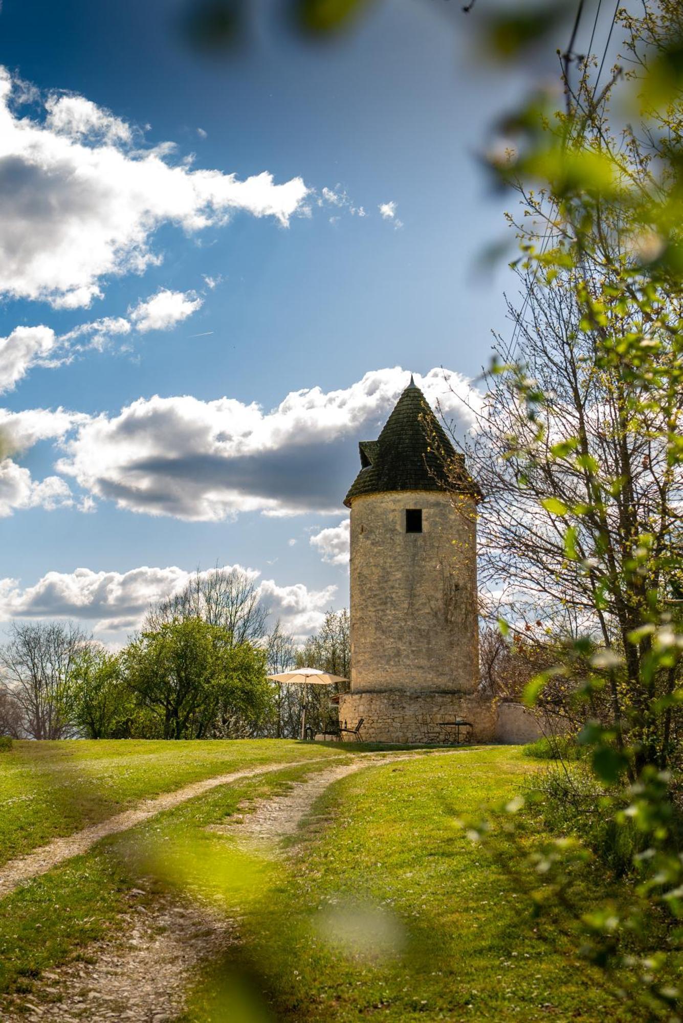 Enchanting Windmill Retreat Loubes-Bernac 외부 사진